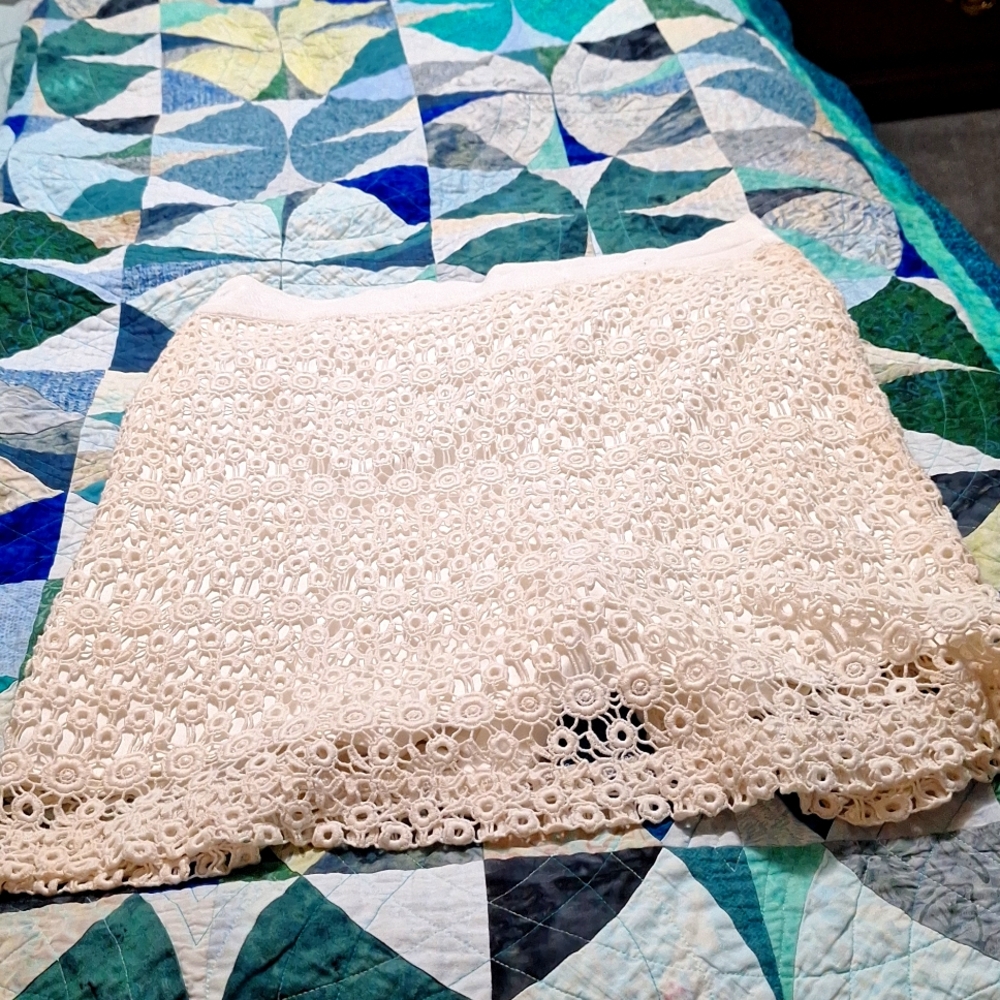 Banana Republic cotton Eyelet Lace mini skirt